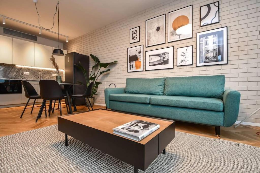 Skypark Luxury Apartment With Skyline View & Free Parking Pressburg Exterior foto