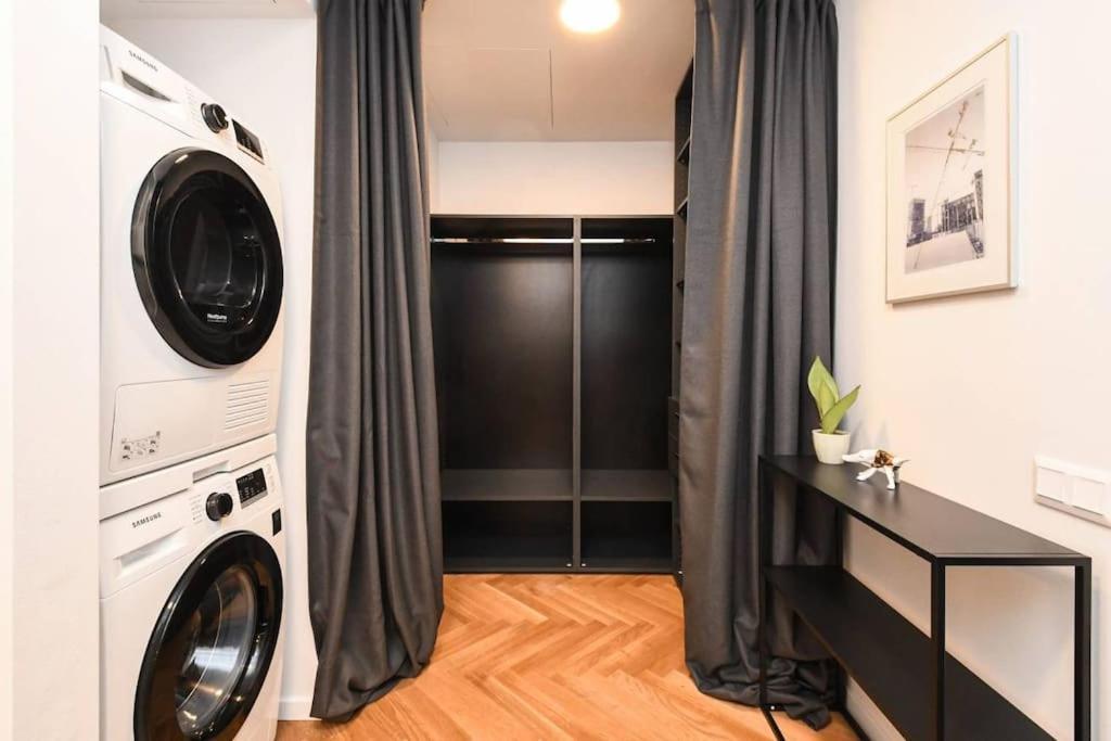 Skypark Luxury Apartment With Skyline View & Free Parking Pressburg Exterior foto