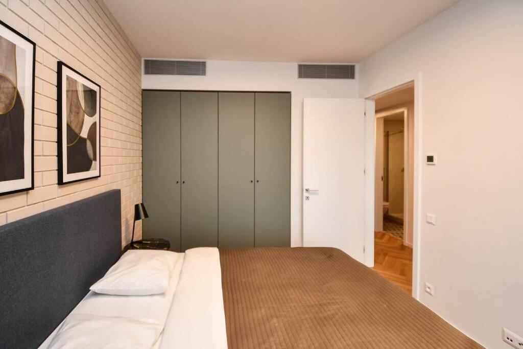 Skypark Luxury Apartment With Skyline View & Free Parking Pressburg Exterior foto